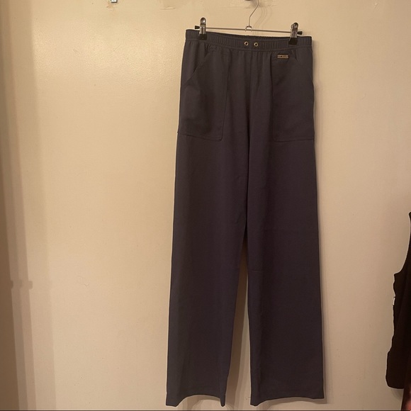 St. John Sport by Marie Gray - Picture 2 of 6